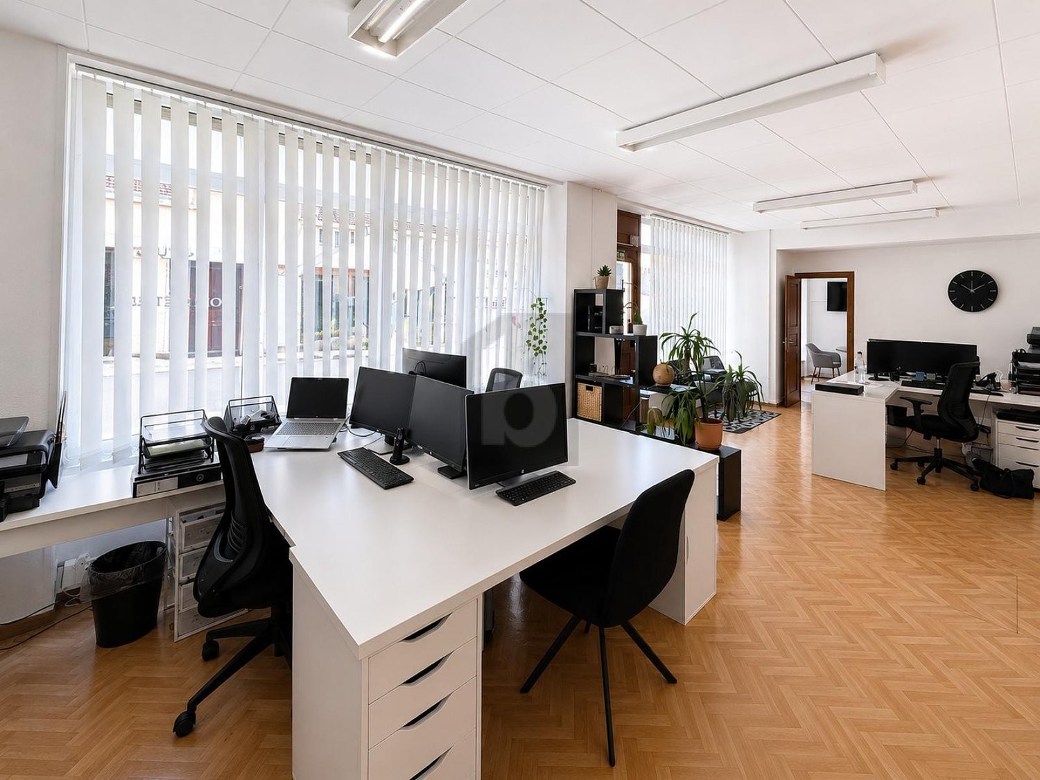 140m² office
