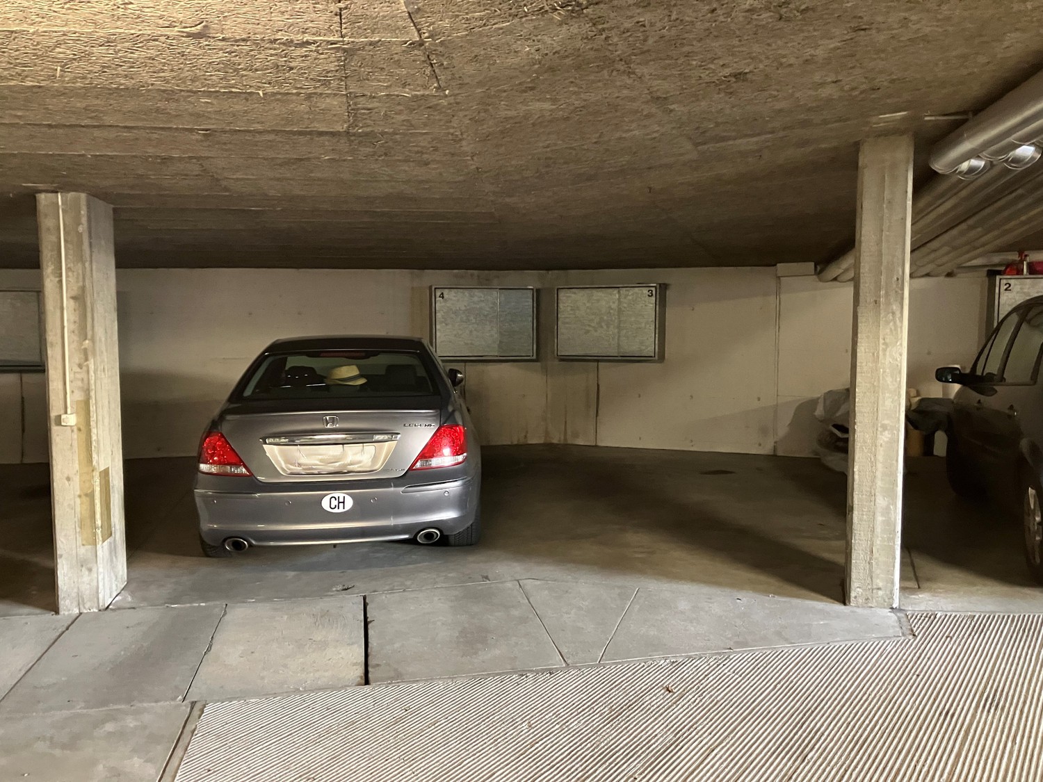 Underground slot, photo 1 of 3