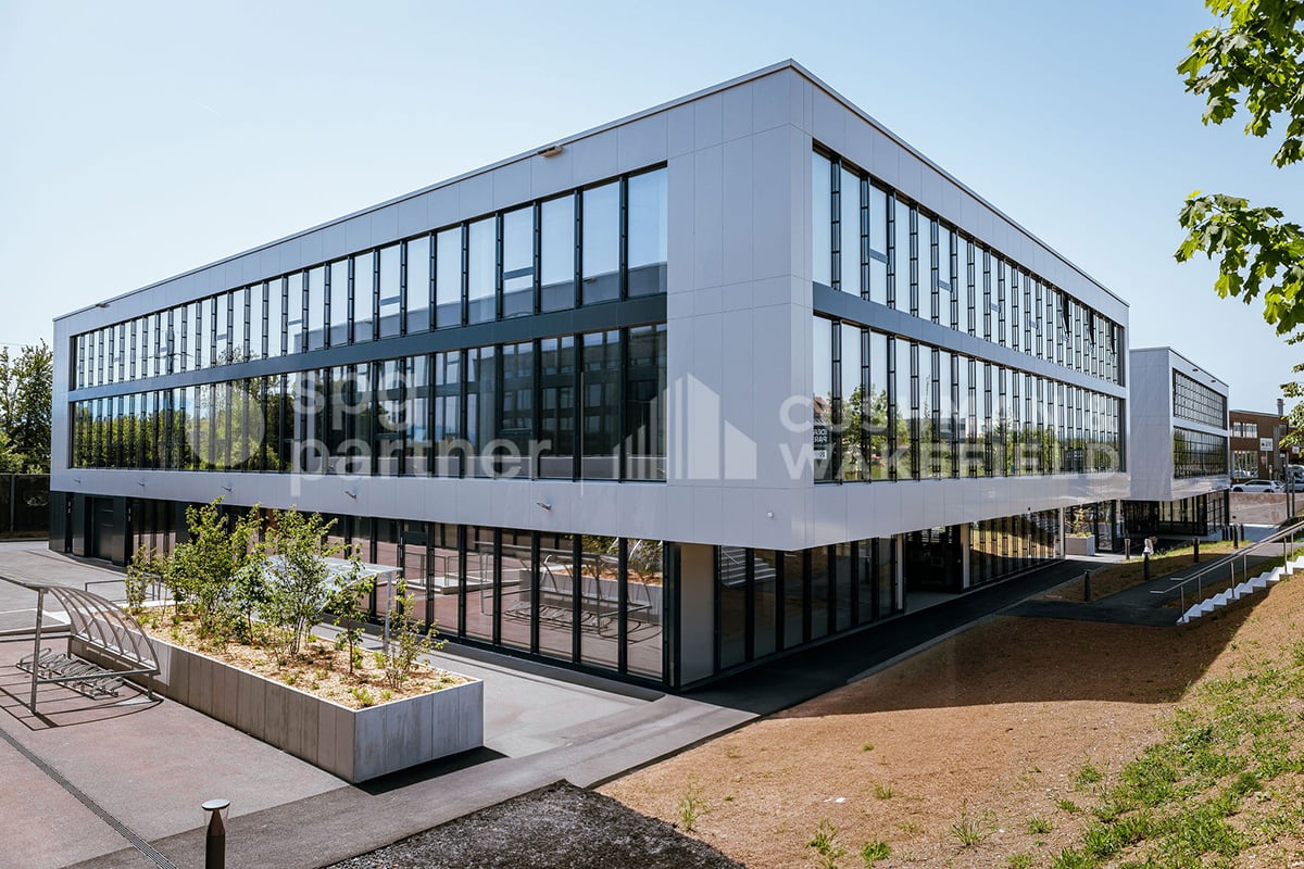 652m² commercial