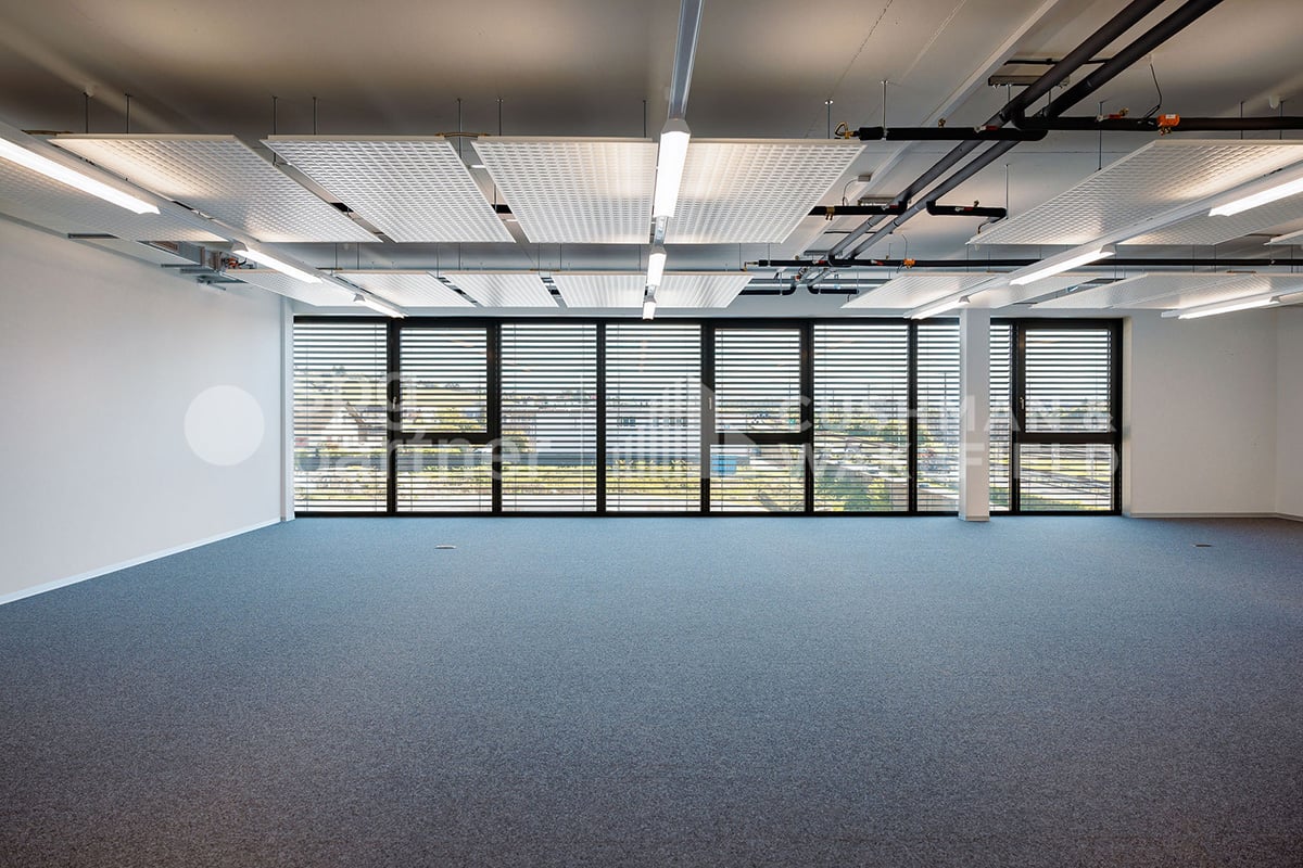 652m² commercial