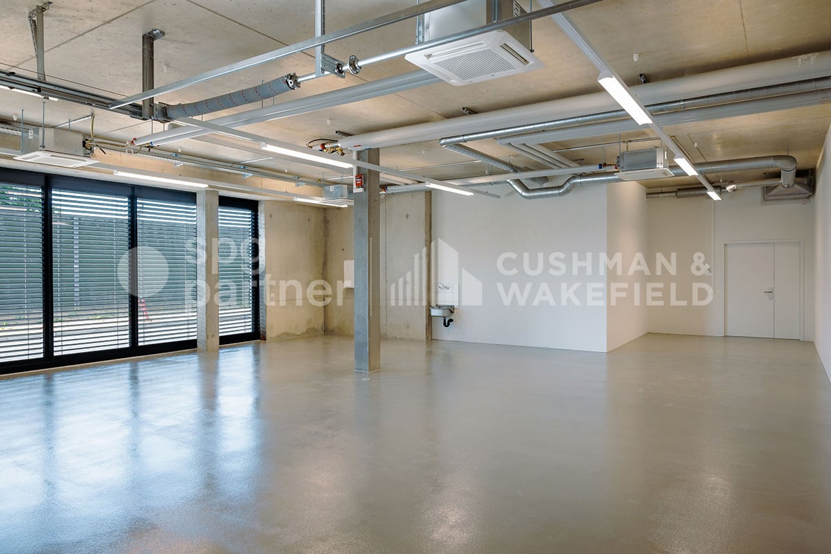 652m² commercial