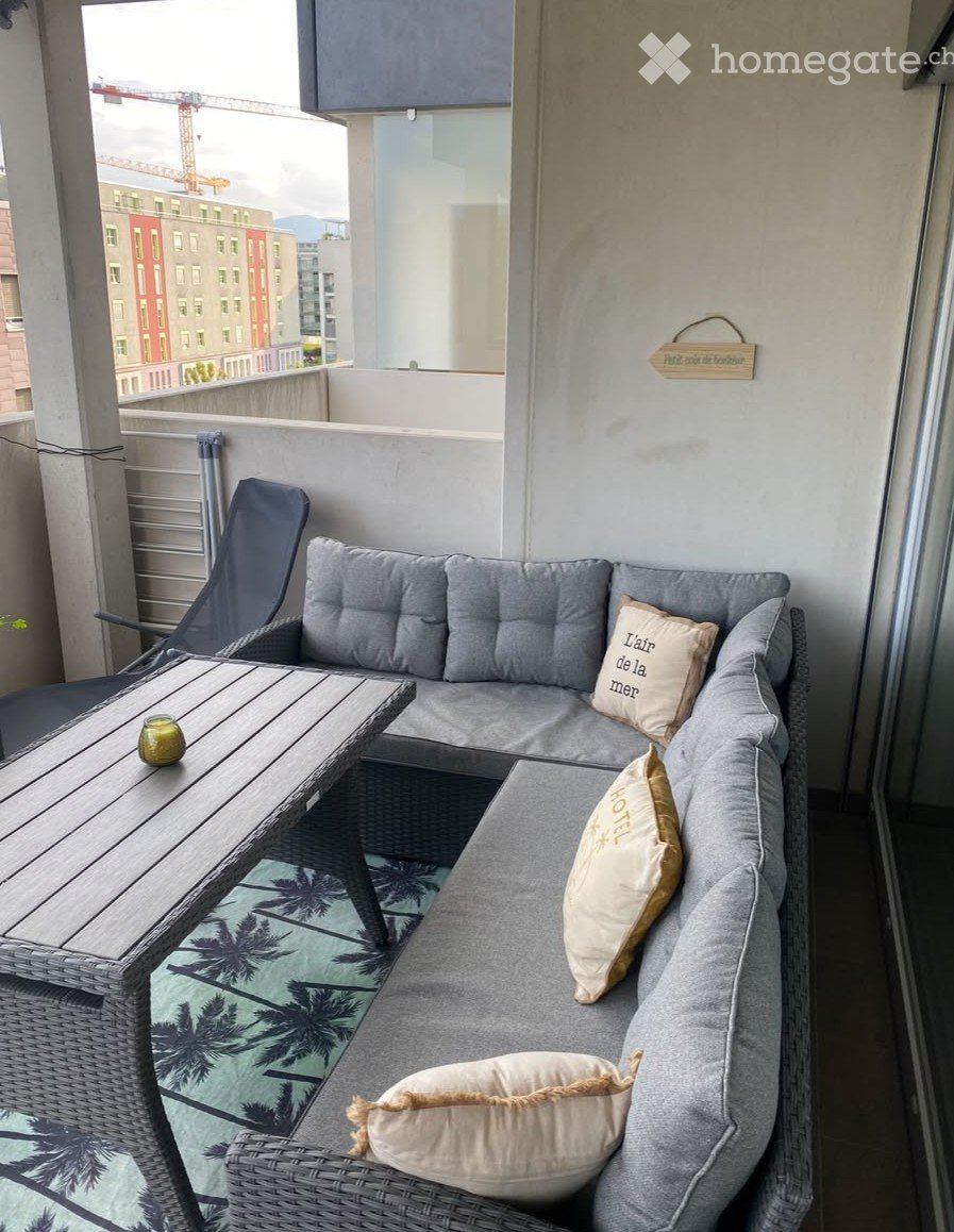4 ½ Zimmer-Wohnung","description":"Zu vermieten: moderne 4,5-Zimmer-Wohnung, Rue Auguste-Quiquerez 80 in Delémont. Die Wohnung befindet sich im dritten Stock mit Lift. Sie umfasst einen schönen Balkon, eine moderne Küche und schöne Zimmer. Das Badezimmer ist mit Waschmaschine und Wäschetrockner ausg, Foto 4 von 5