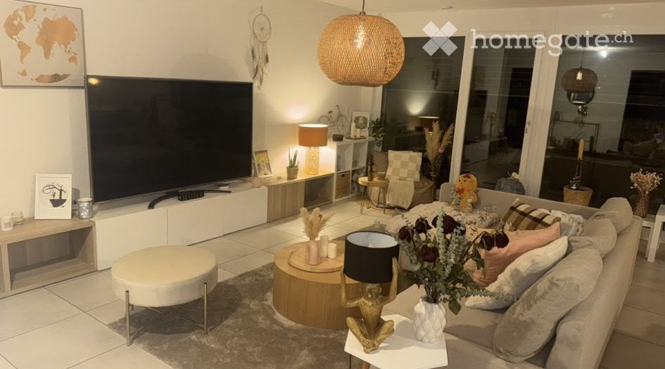 4 ½ Zimmer-Wohnung","description":"Zu vermieten: moderne 4,5-Zimmer-Wohnung, Rue Auguste-Quiquerez 80 in Delémont. Die Wohnung befindet sich im dritten Stock mit Lift. Sie umfasst einen schönen Balkon, eine moderne Küche und schöne Zimmer. Das Badezimmer ist mit Waschmaschine und Wäschetrockner ausg, Foto 2 von 5