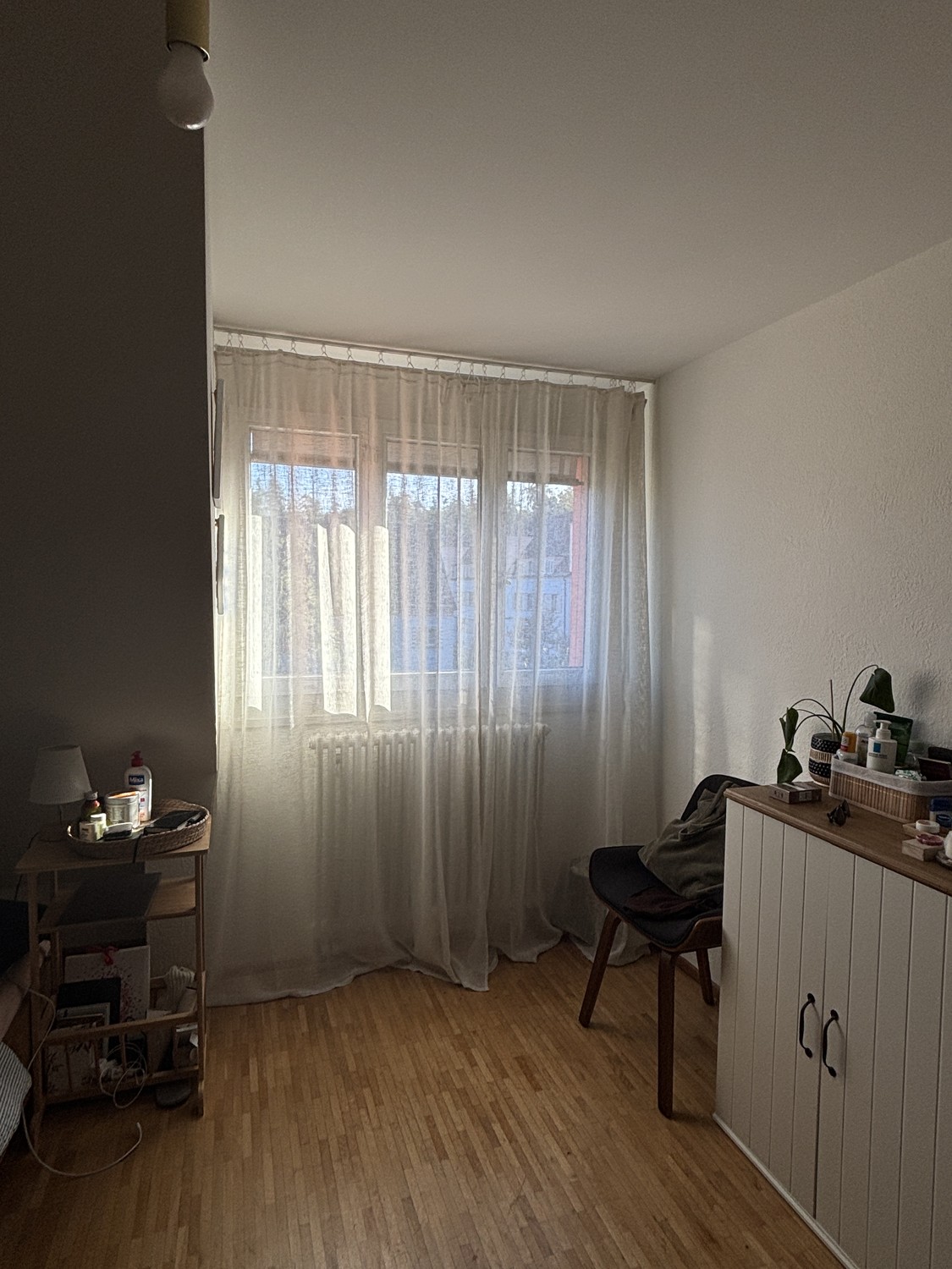Zimmer in einer Wohngemeinschaft

Ich ziehe leider aus diesem gemütlichen Haus mit einem hellen und sonnigen Zimmer aus. Das Haus verfügt über einen großen Garten zur Mitbenutzung sowie Küche und Wohnbereich im Erdgeschoss. So haben Sie Ihre eigene Ruhe im zweiten Stock.

Für weitere Informationen z