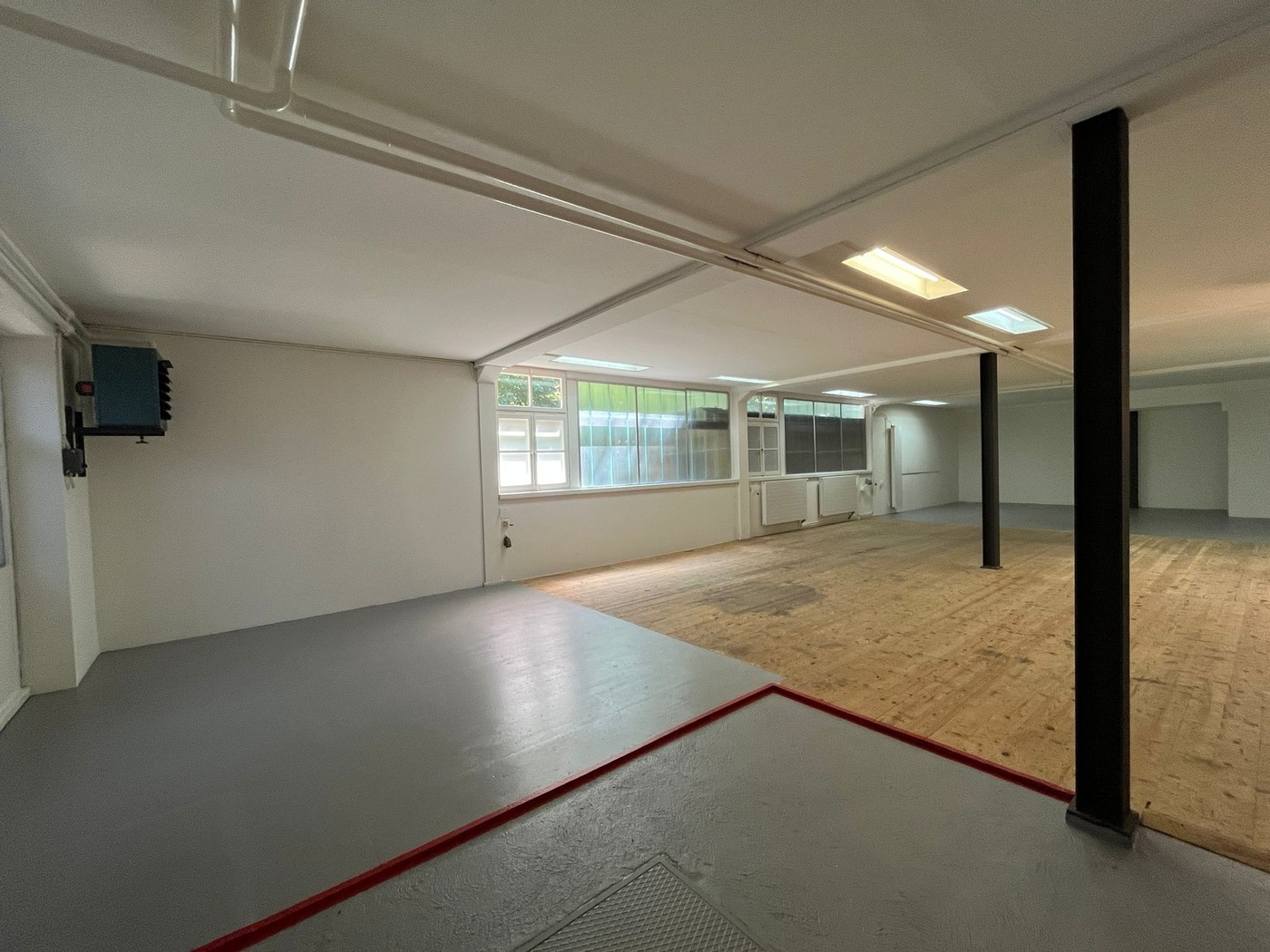 Commercial, Foto 2 von 6