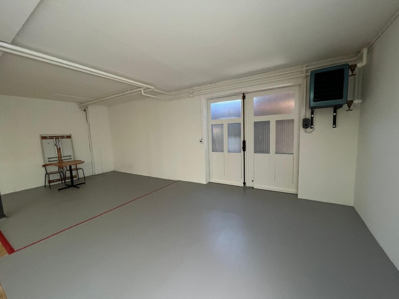 Commercial, Foto 1 von 6