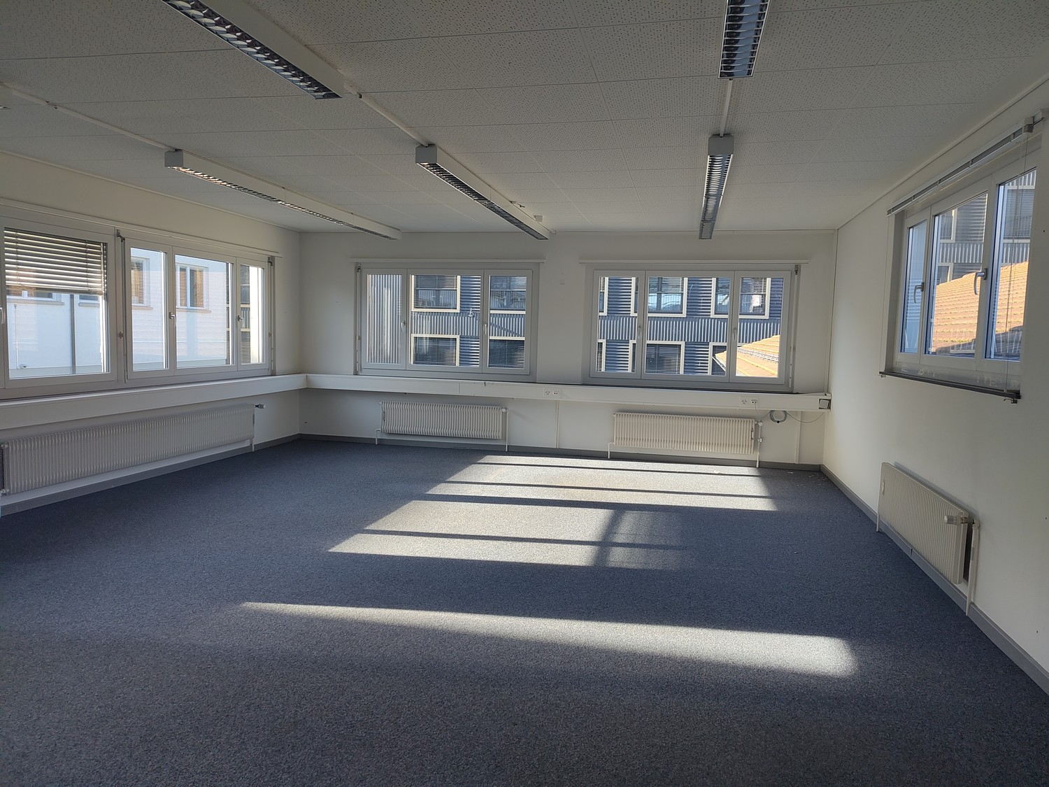 168m² ufficio, foto 1 di 5