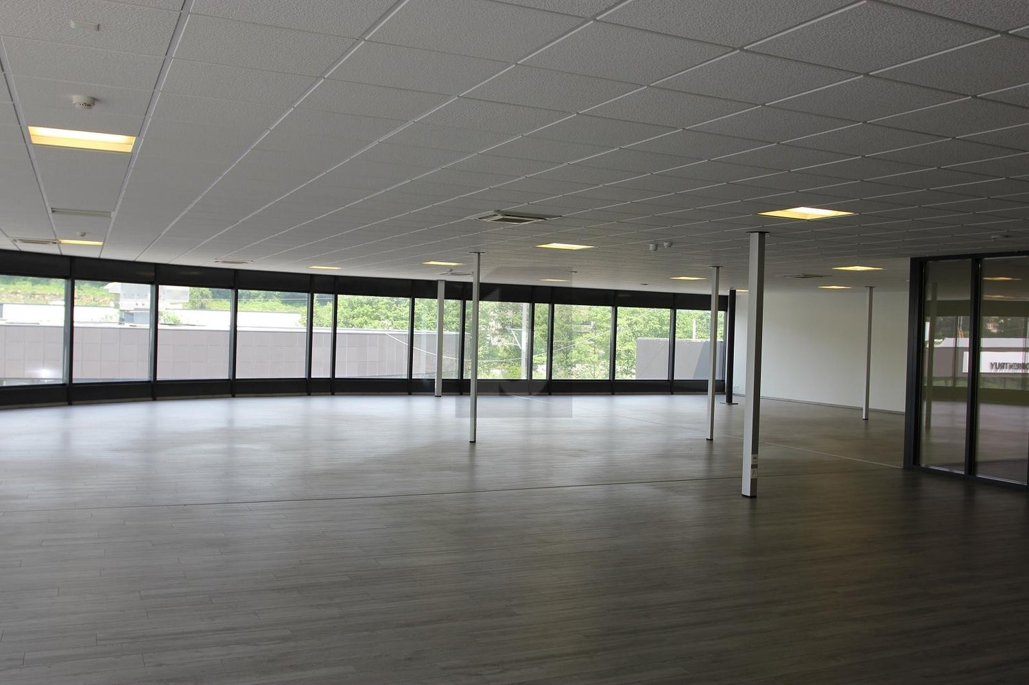 700m² Büro