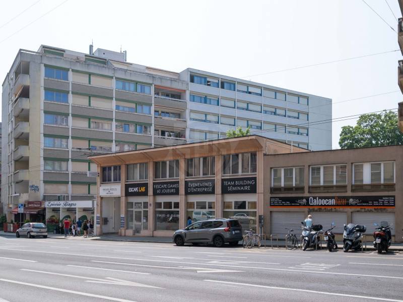 316m² arcade