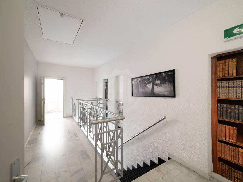 316m² arcade