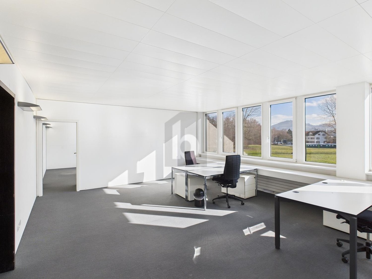 1020m² office
