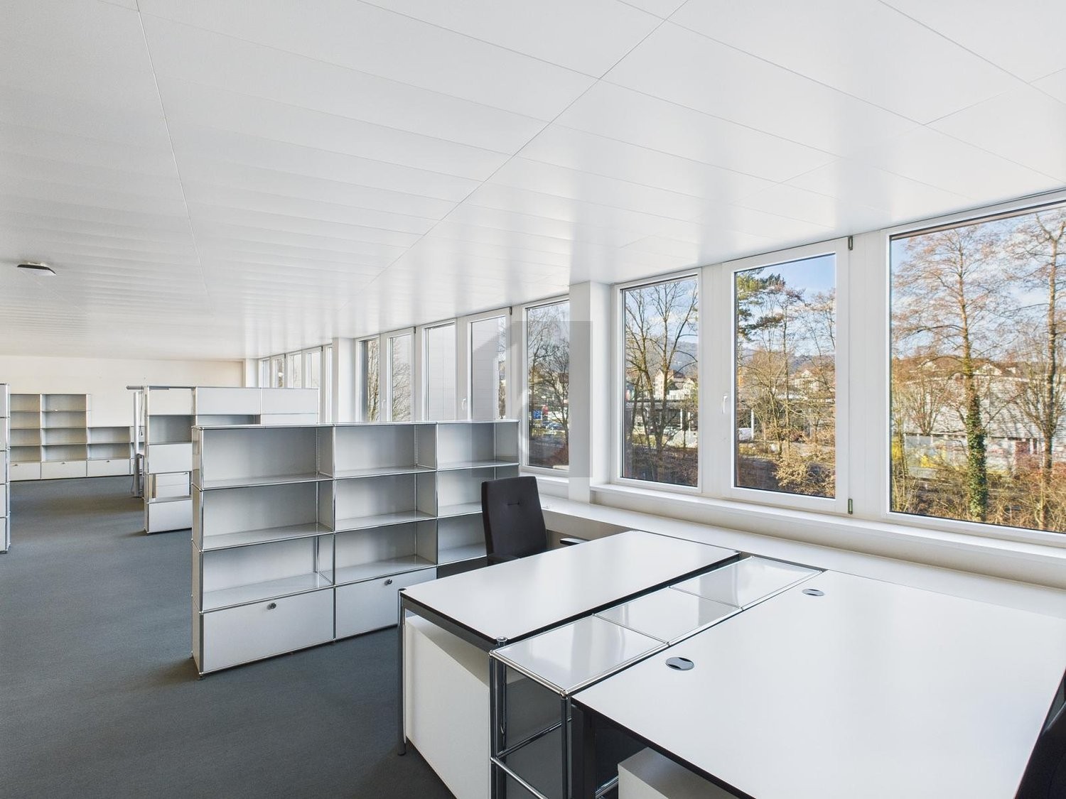 1020m² office