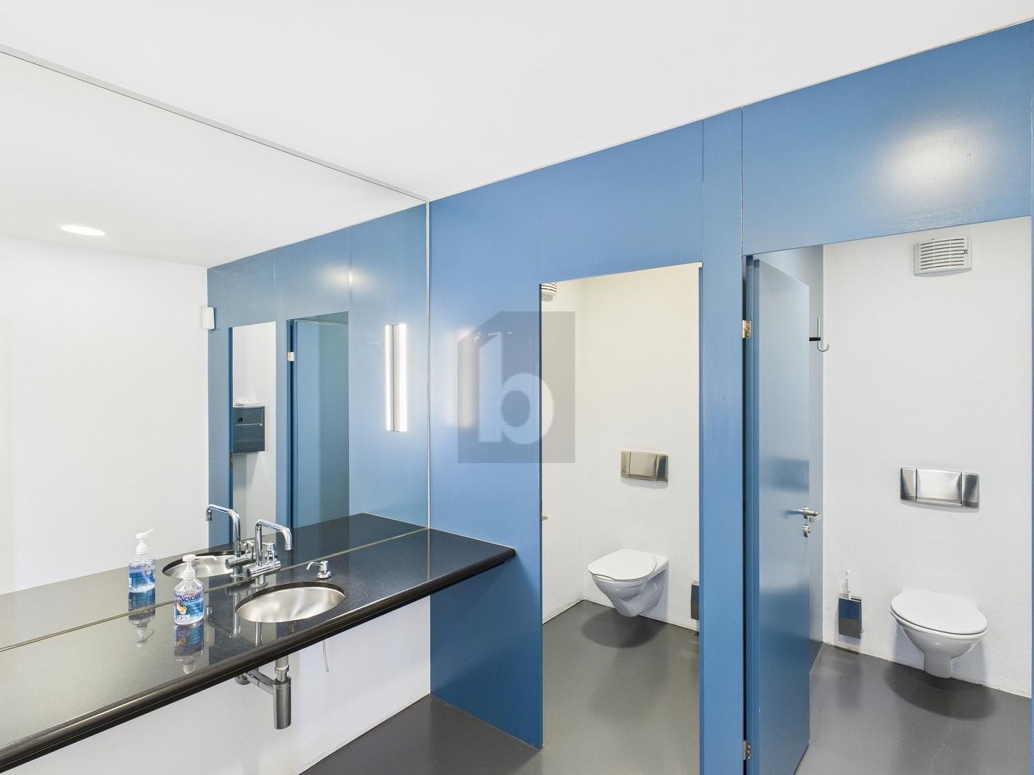 1020m² office