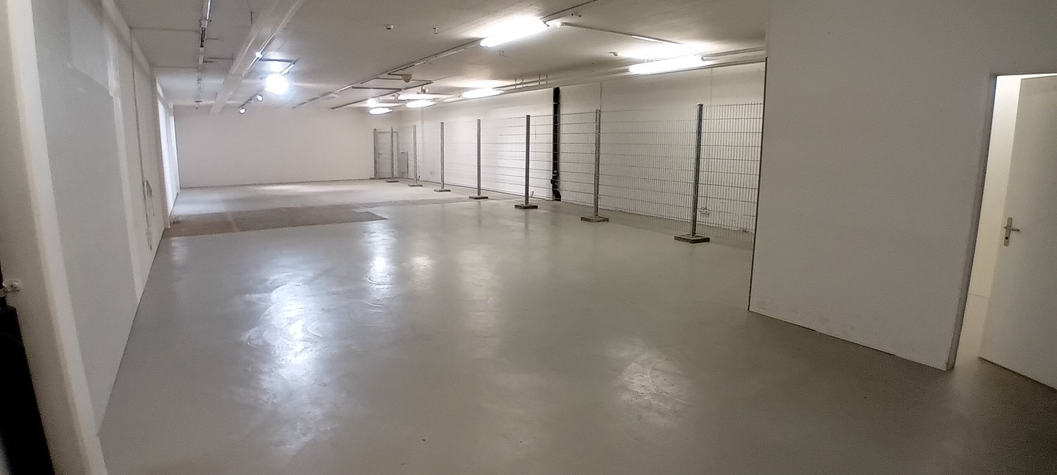 290m² storage room