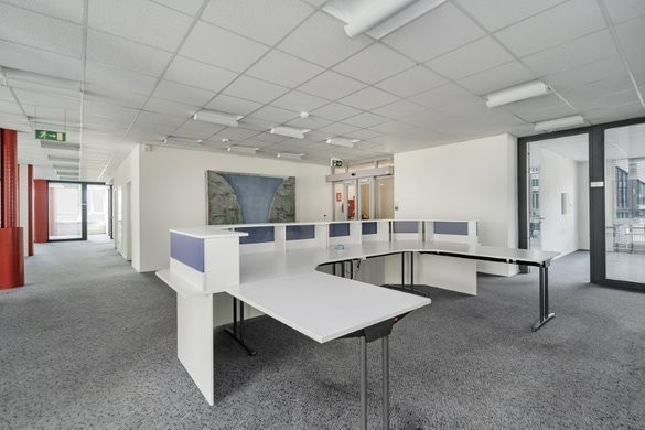 830m² office