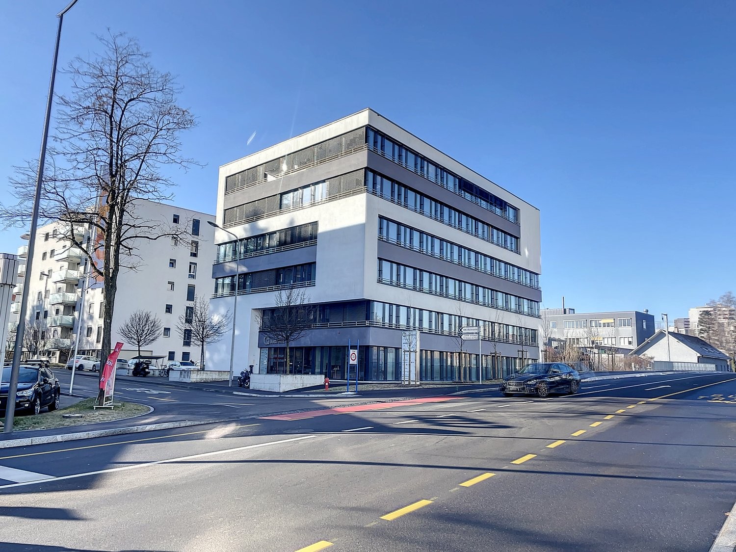 226m² Büro, Foto 2 von 2