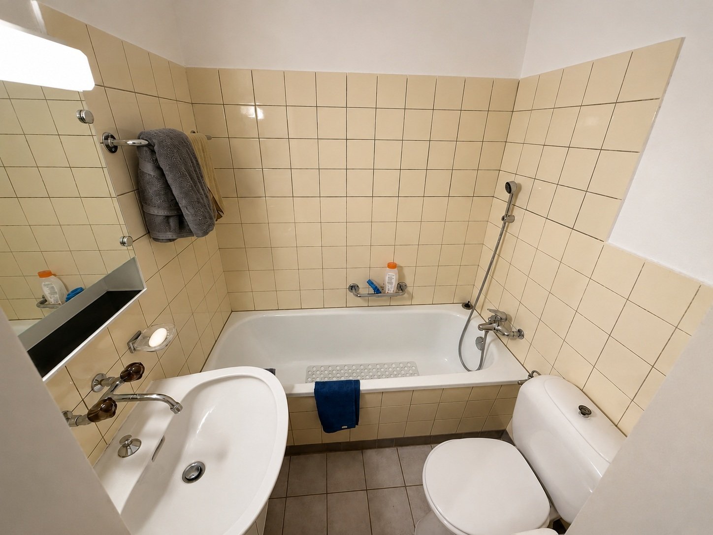 2 ½ Zimmer möbliertes Apartment