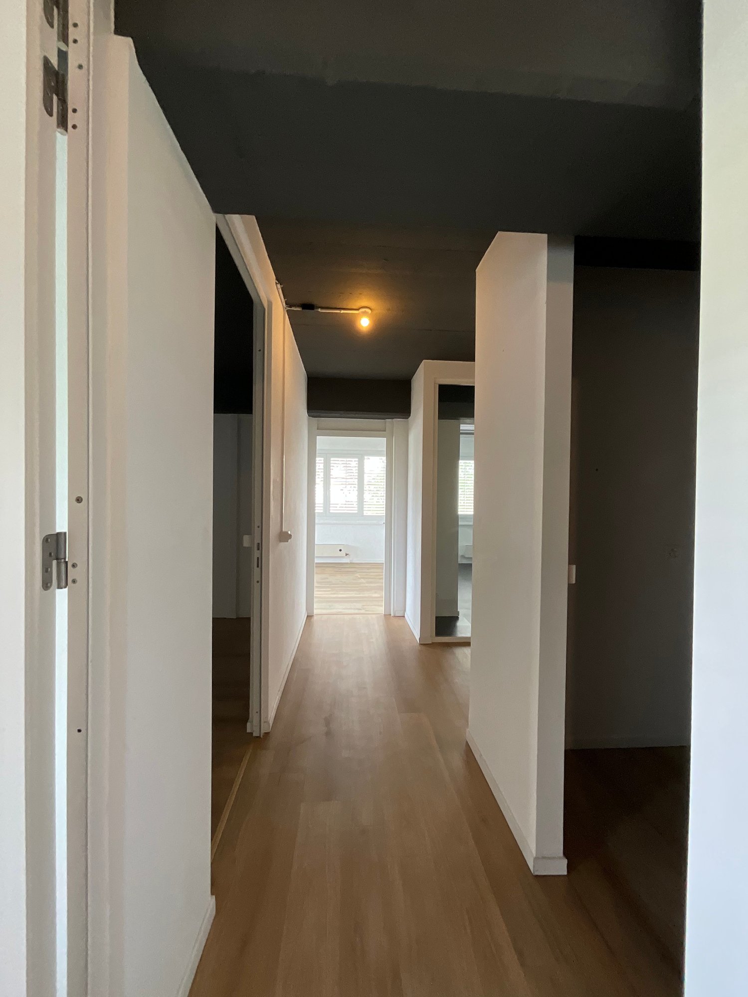 Büro

Gelegen in Préverenges 4, 1026 Denges, bietet diese geräumige Gewerbefläche von ca. 120 m² eine grosse, helle Fläche, ideal für Büros oder eine gewerbliche Tätigkeit.

Die Fläche profitiert von einer ausgezeichneten Erreichbarkeit dank direktem Zugang zum Warenlift, was Lieferungen und den Tra