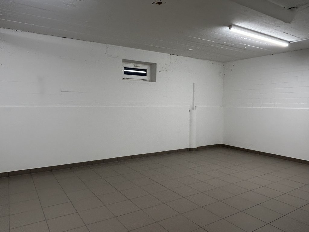 30m² storage room