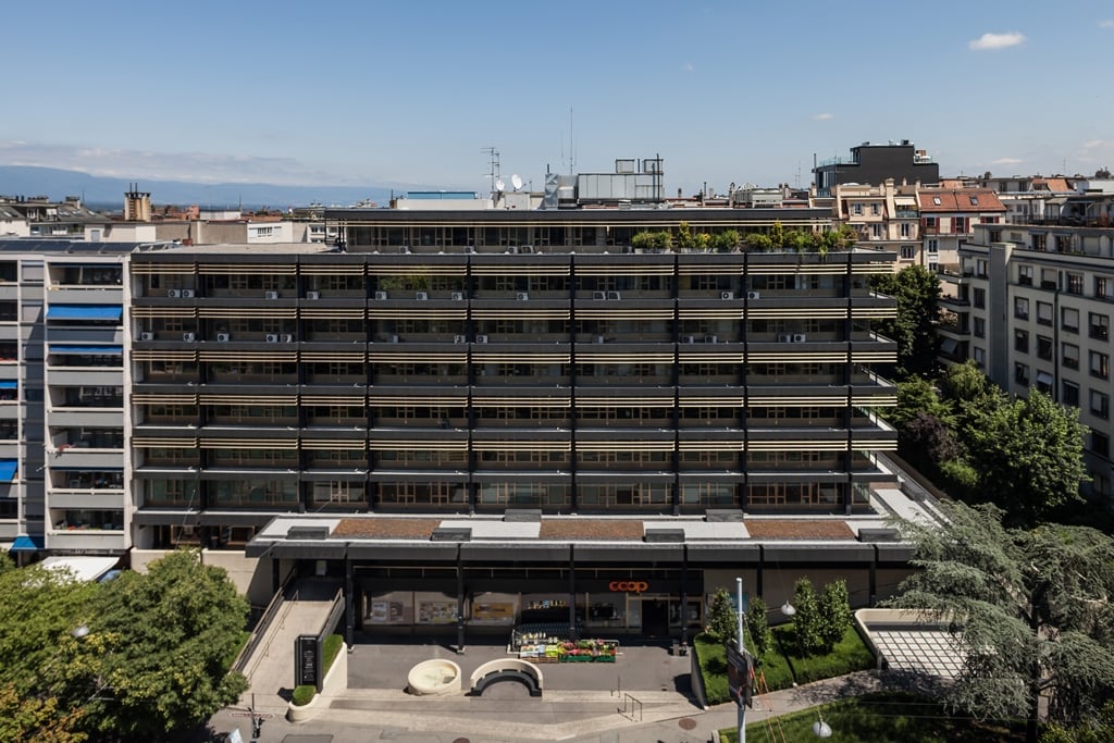 2000m² office