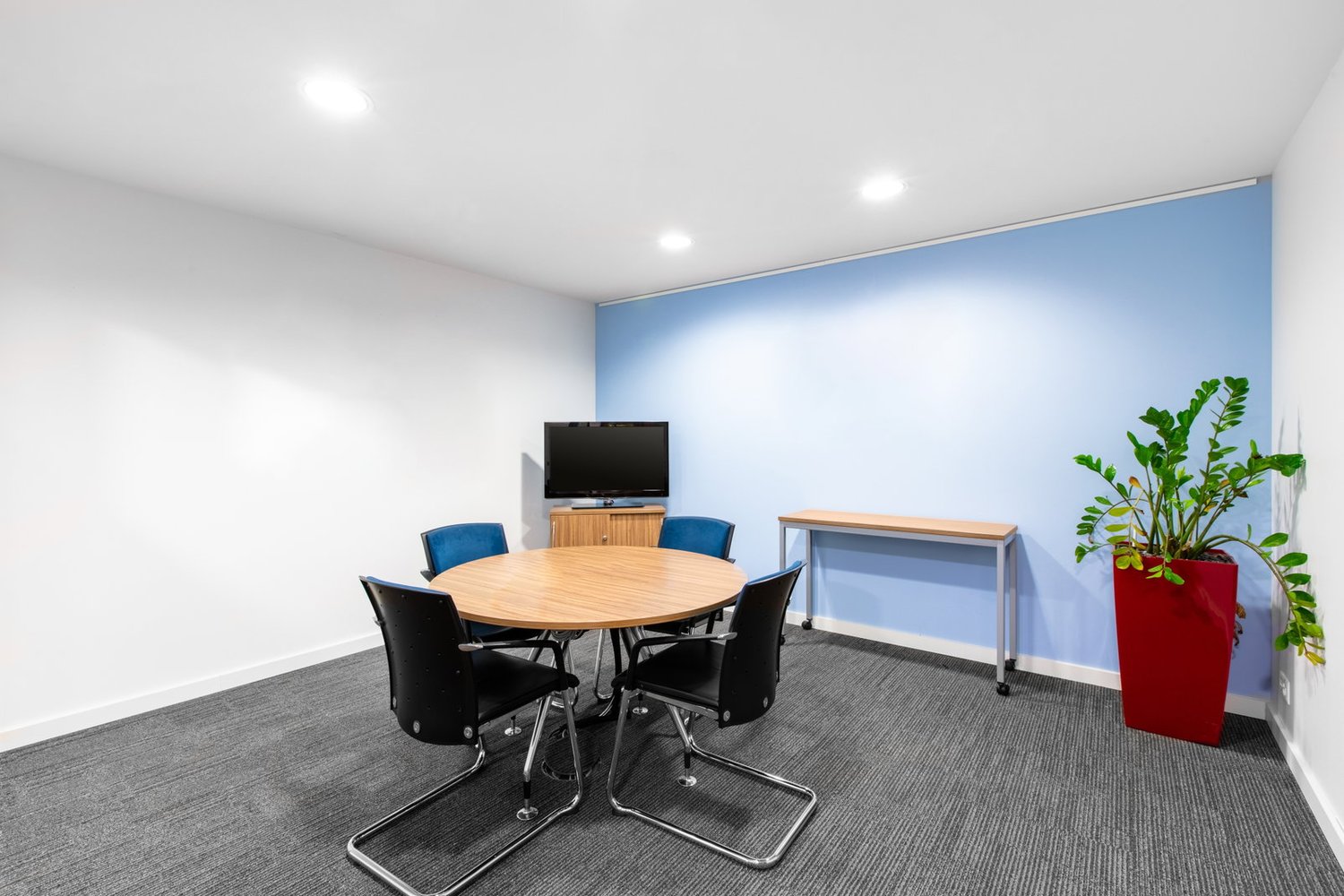 Office, photo 5 of 7