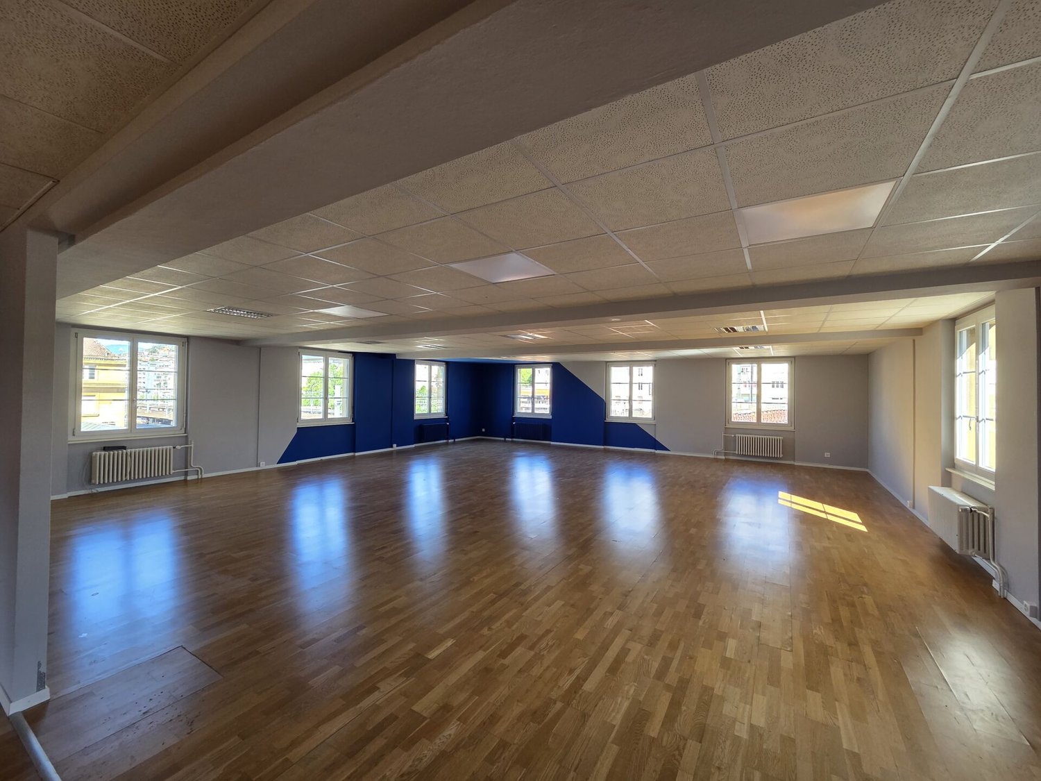 182m² office