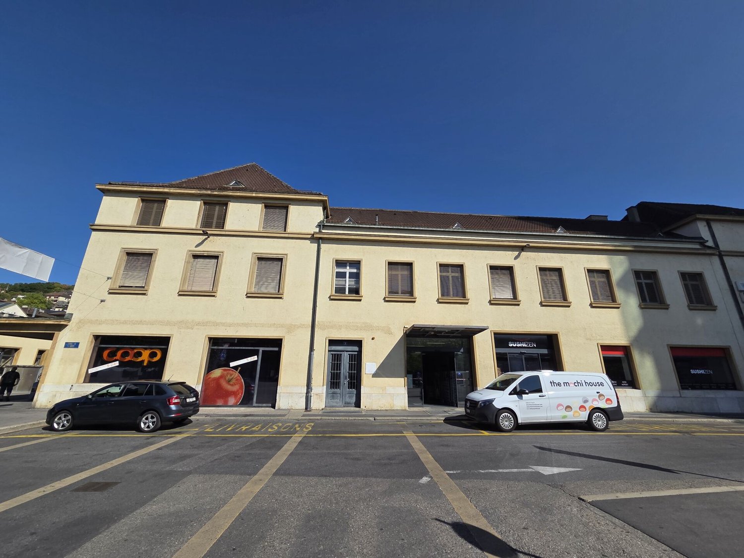 182m² office