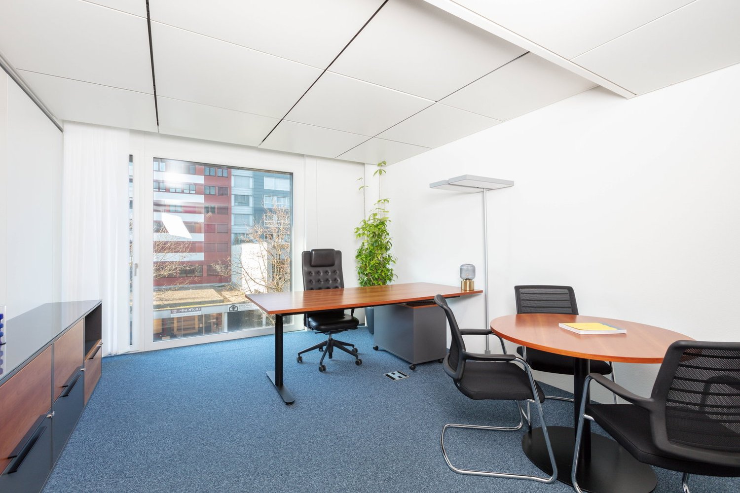 60m² office