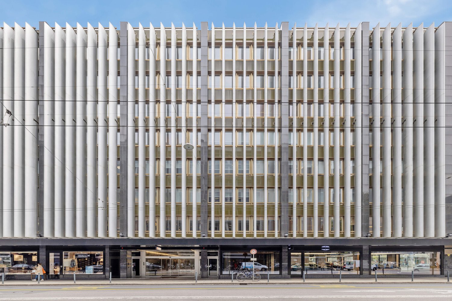 Boutique de 800m², photo 2 sur 3