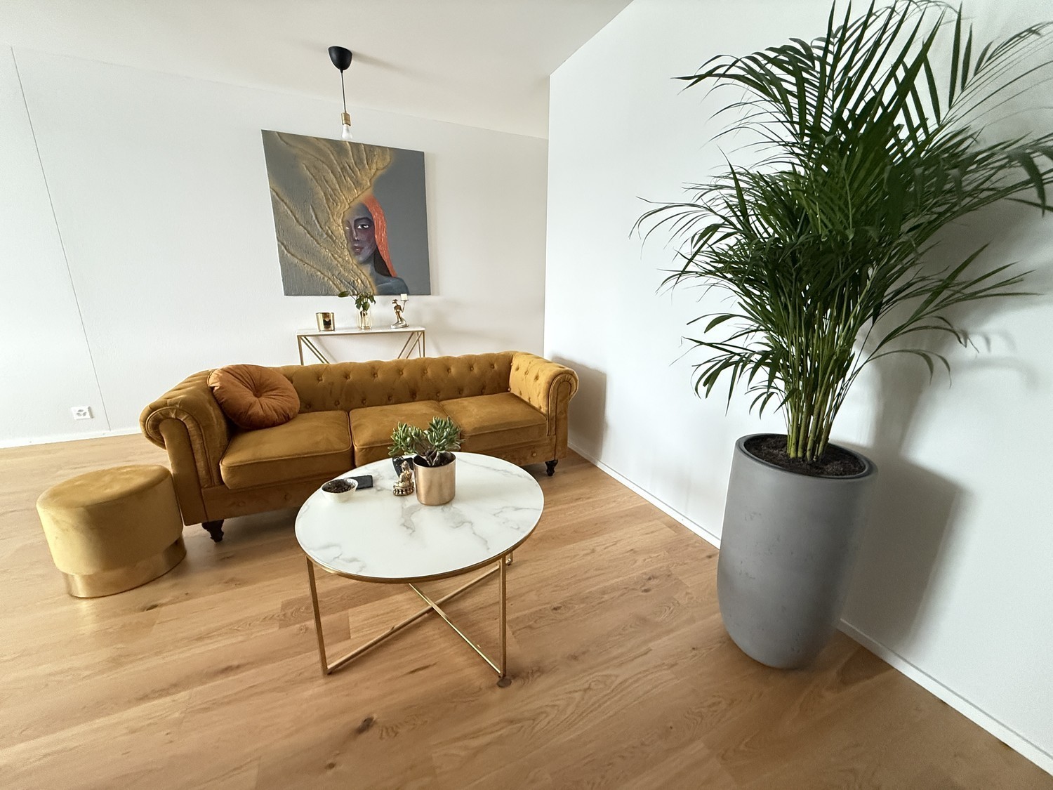 Appartement de 2 ½ pièces

Disponible pour trois mois avec des dates d'entrée et de sortie flexibles. Animaux acceptés.