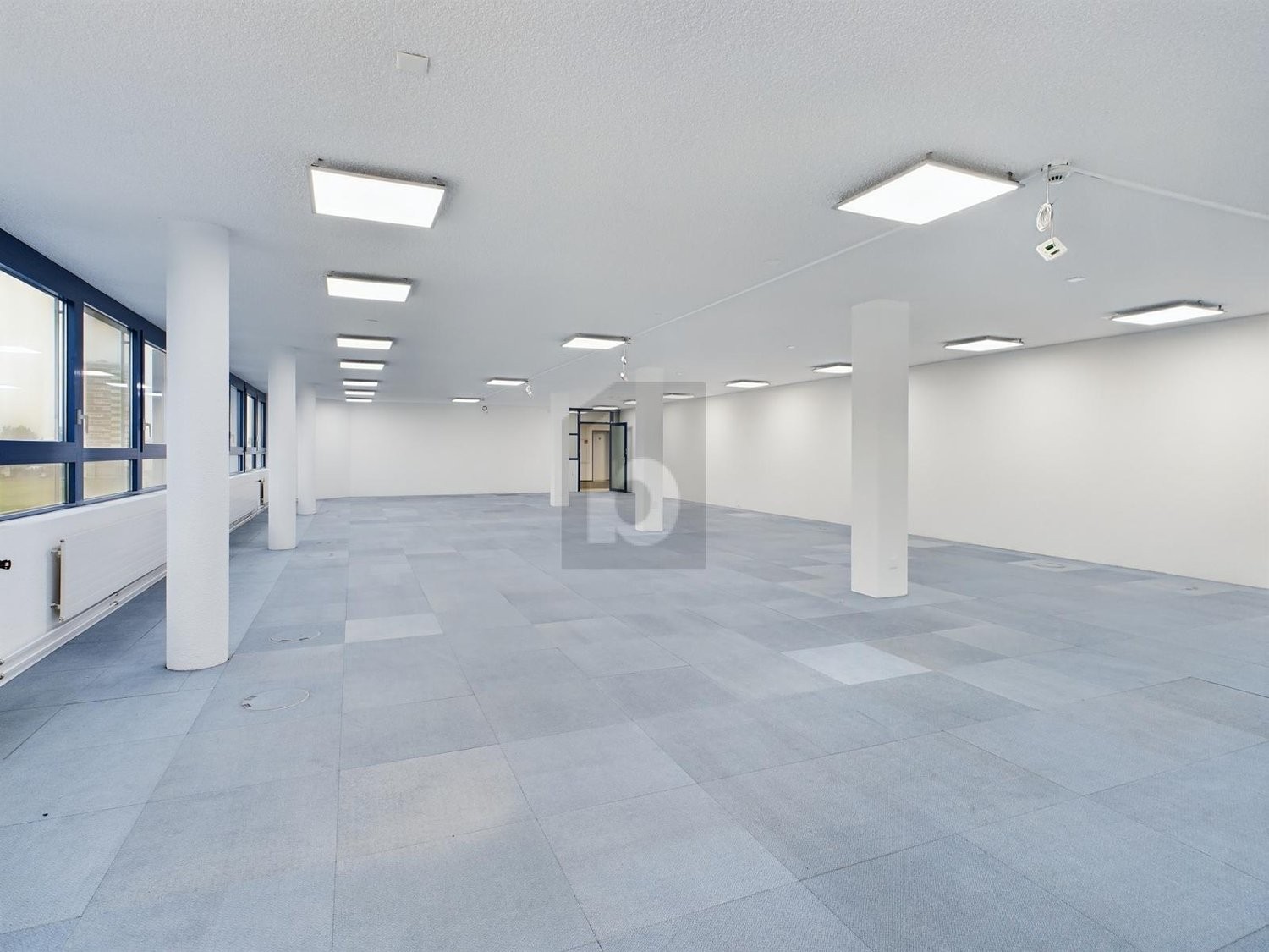 200m² office