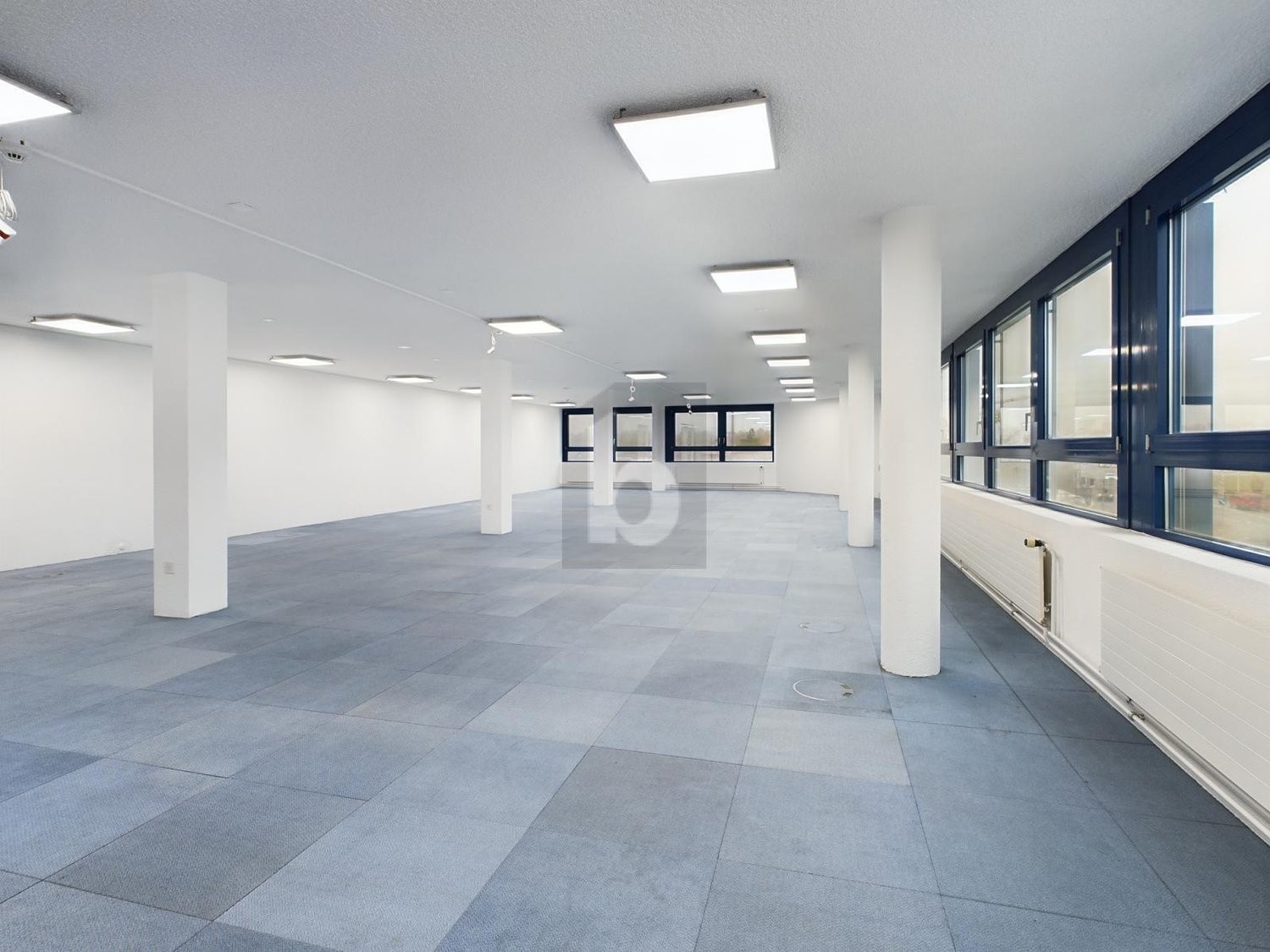 200m² office