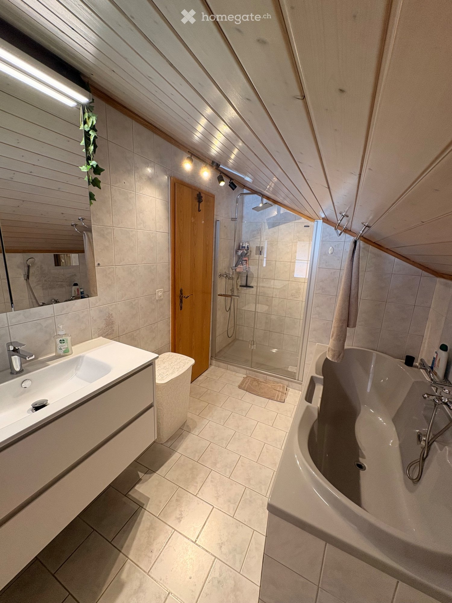 5 rooms apartment