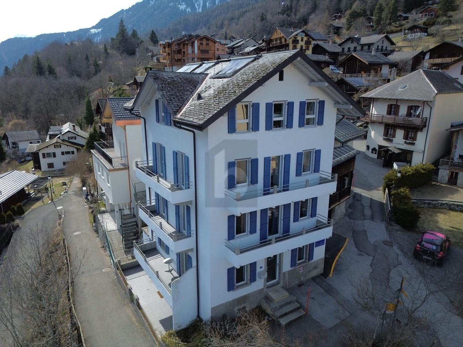 12 ½ rooms multi family house