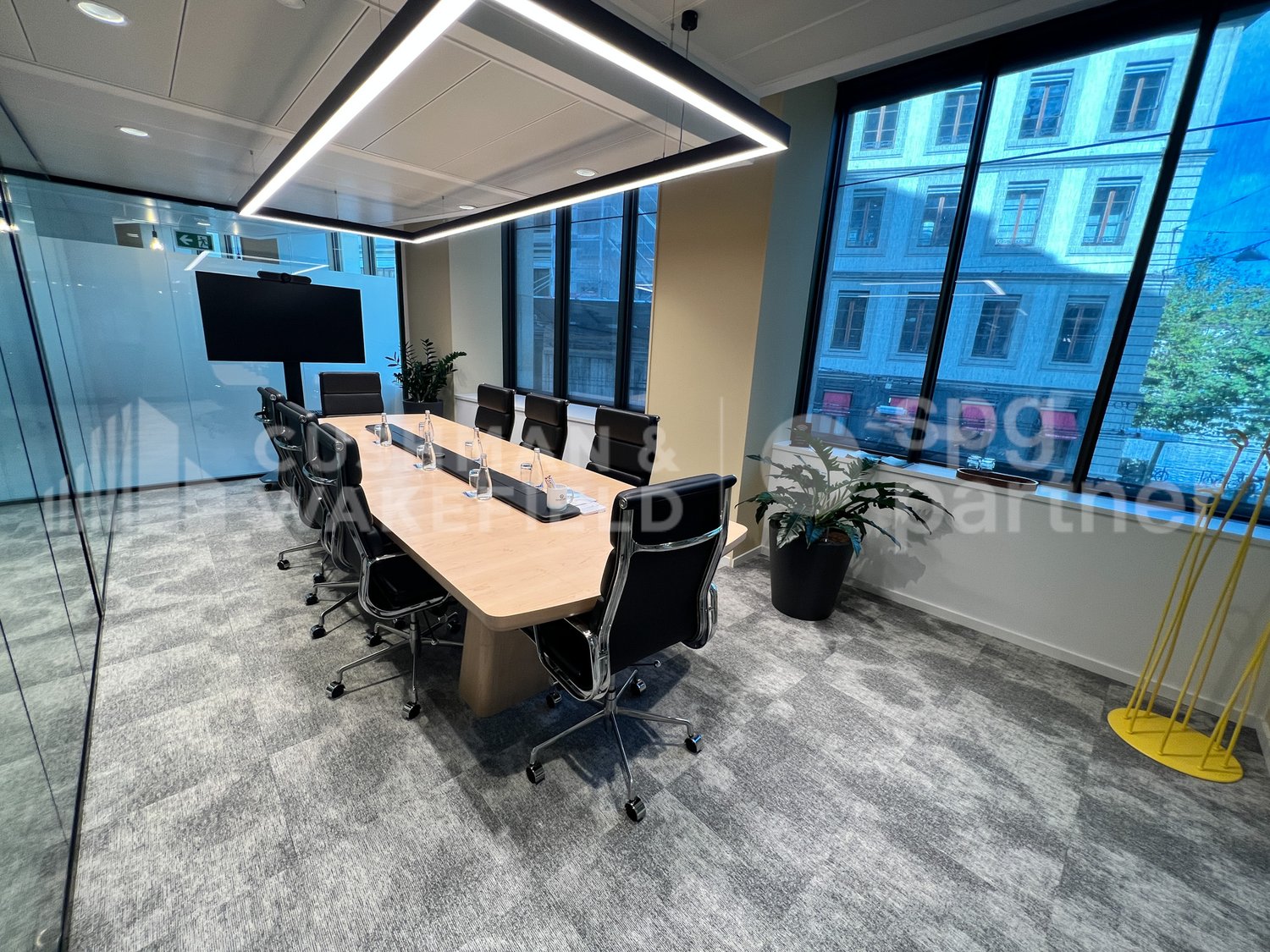 265m² office