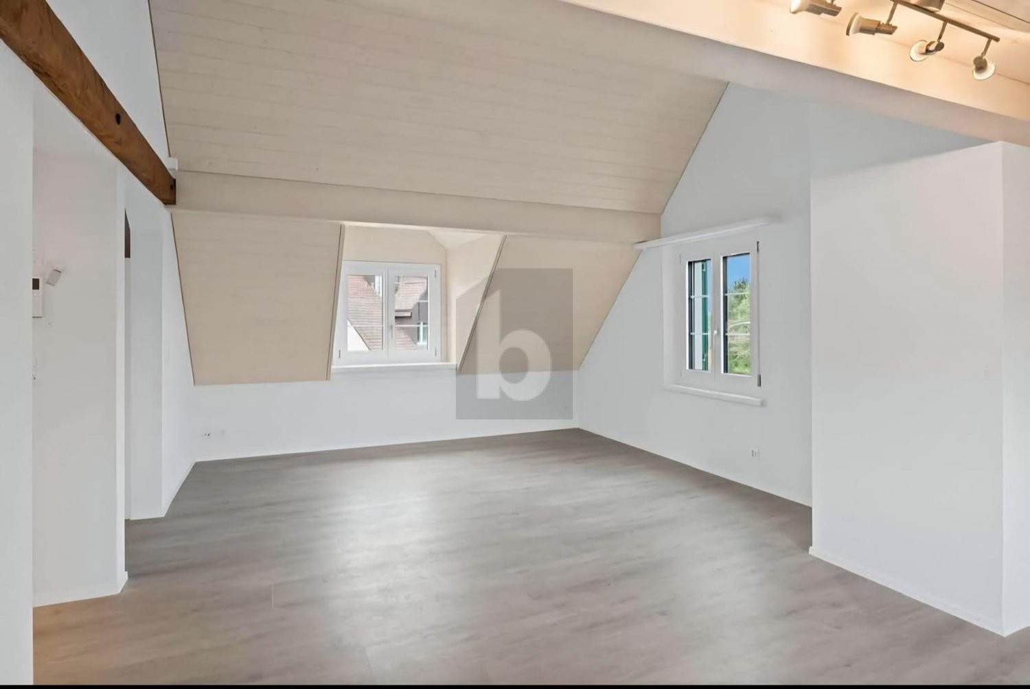 3 ½ rooms roof flat, Foto 2 von 4