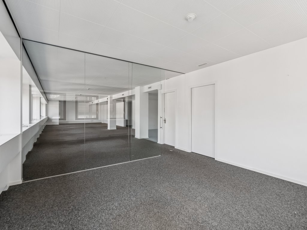 158m² bureau, photo 4 sur 10