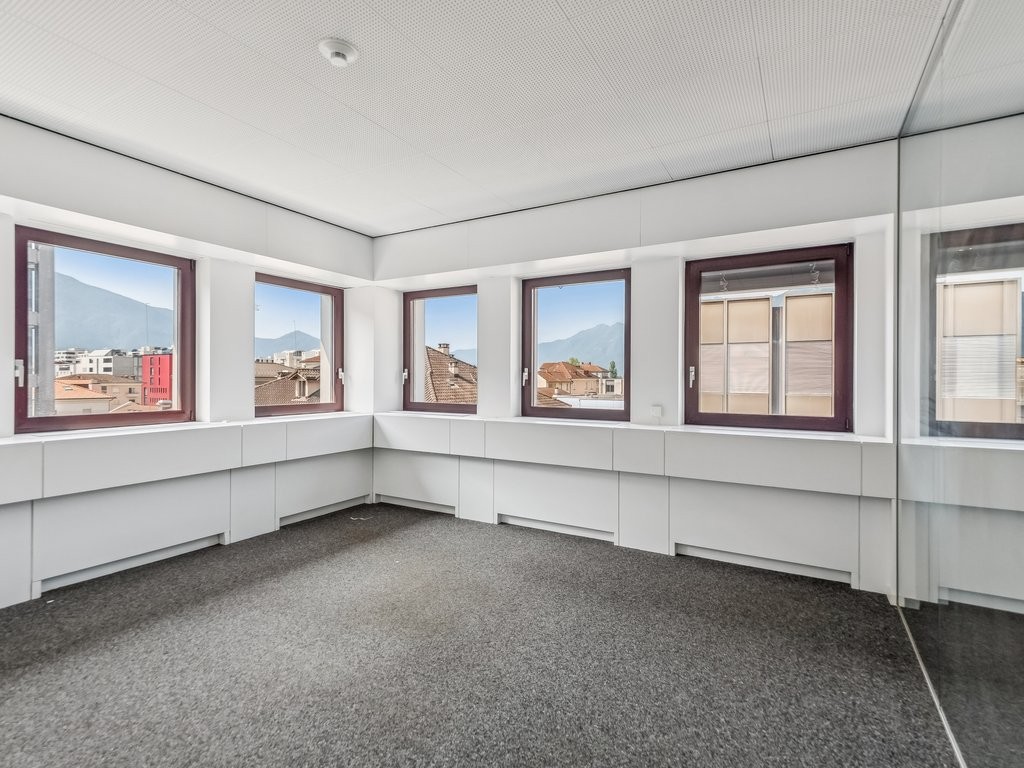 158m² bureau, photo 3 sur 10