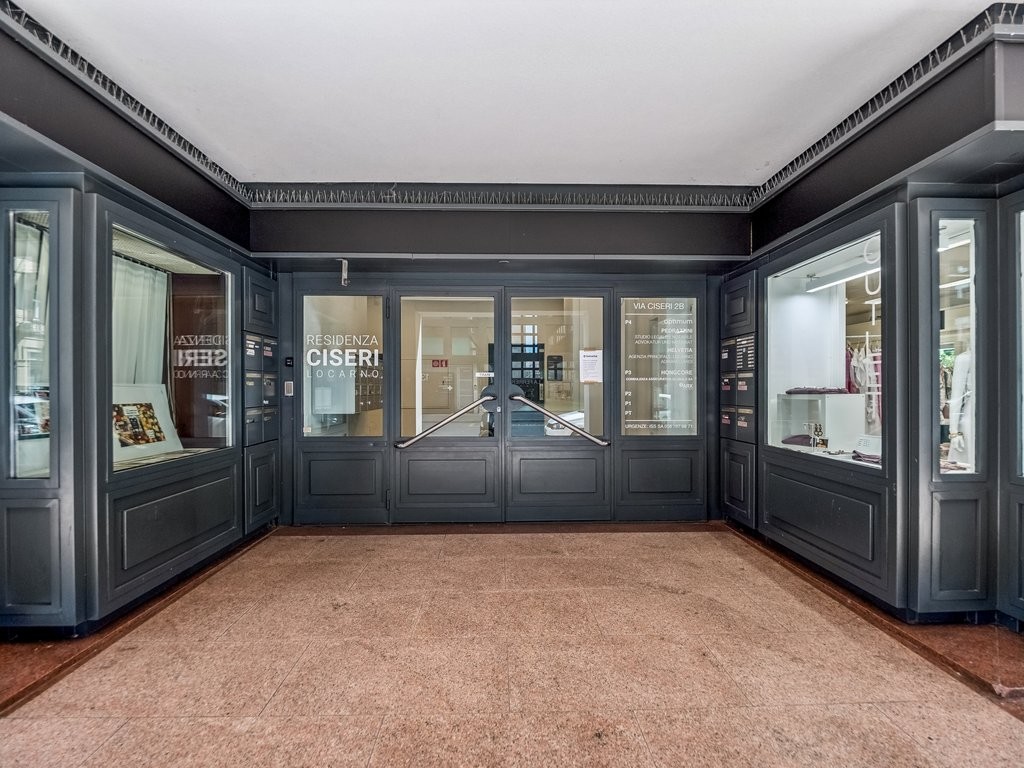 158m² bureau, photo 2 sur 10