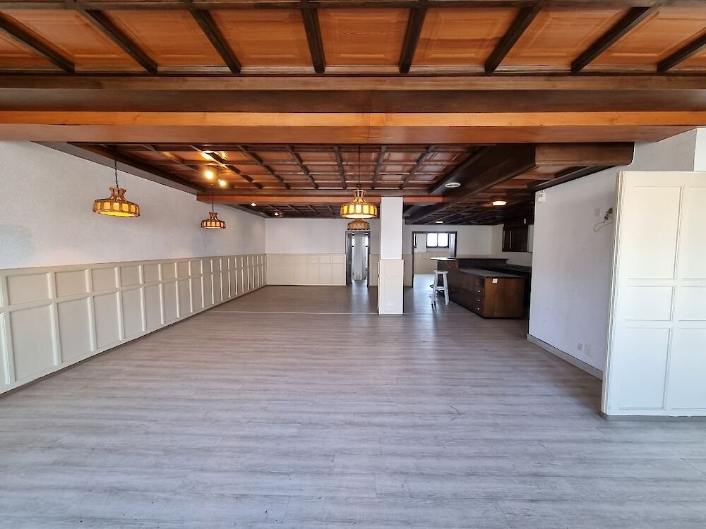 150m² commercial