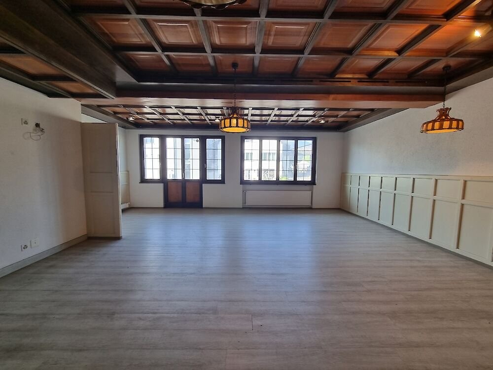 150m² commercial