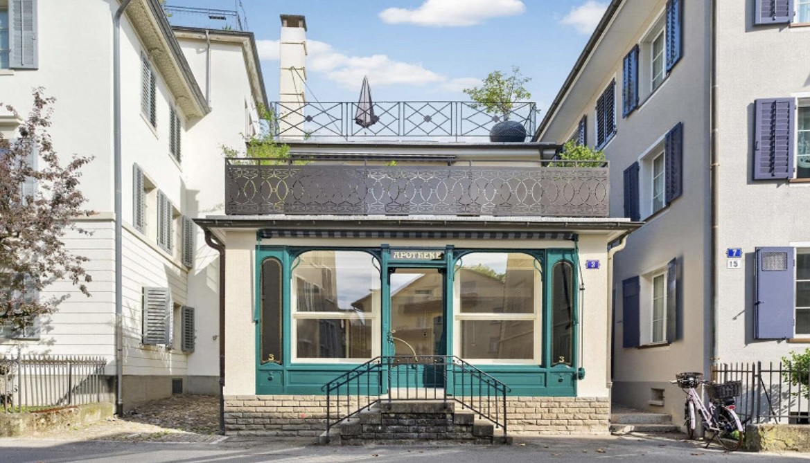 Commercial, Foto 1 von 6