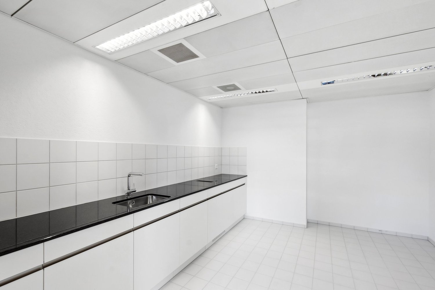 450m² office