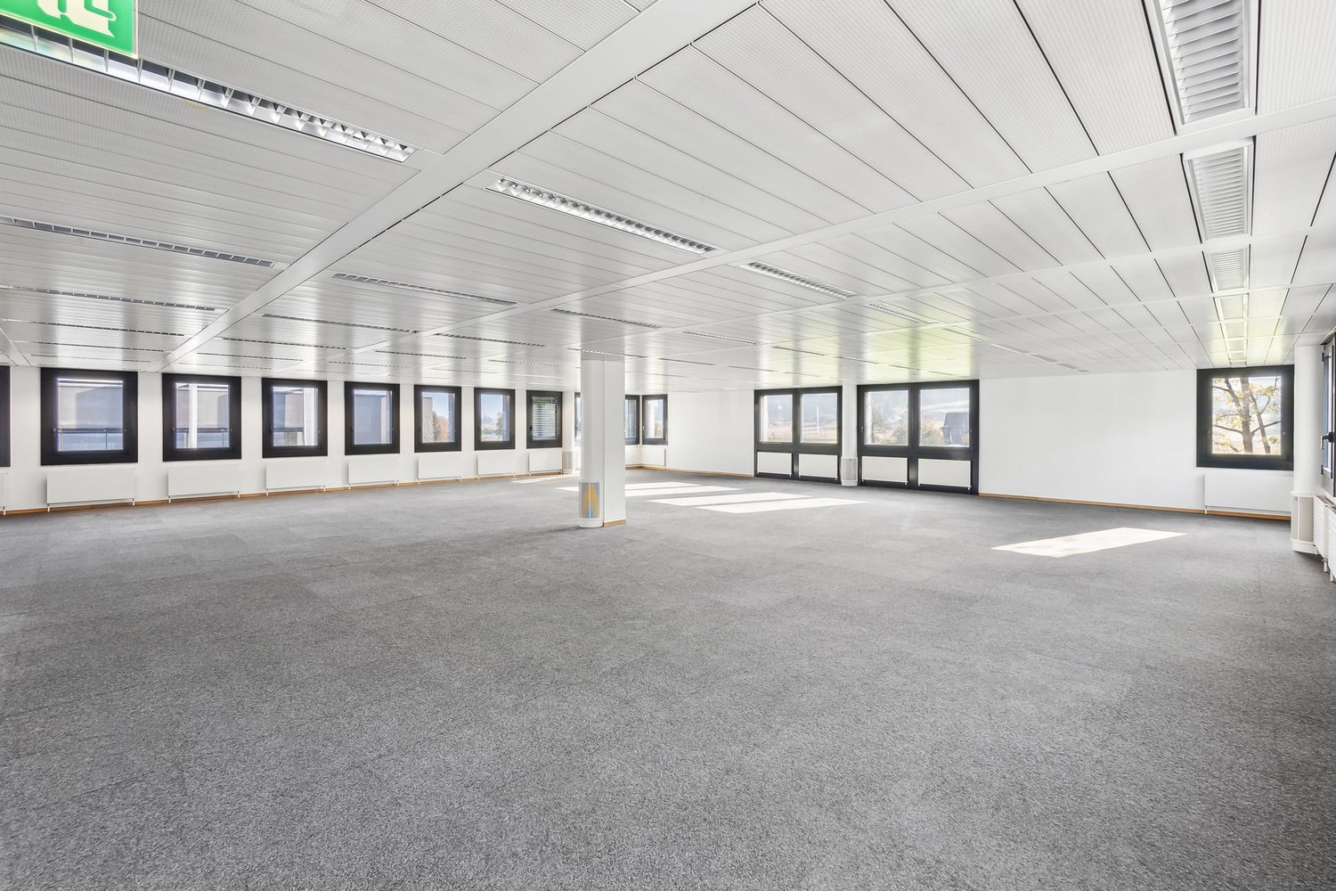 450m² office