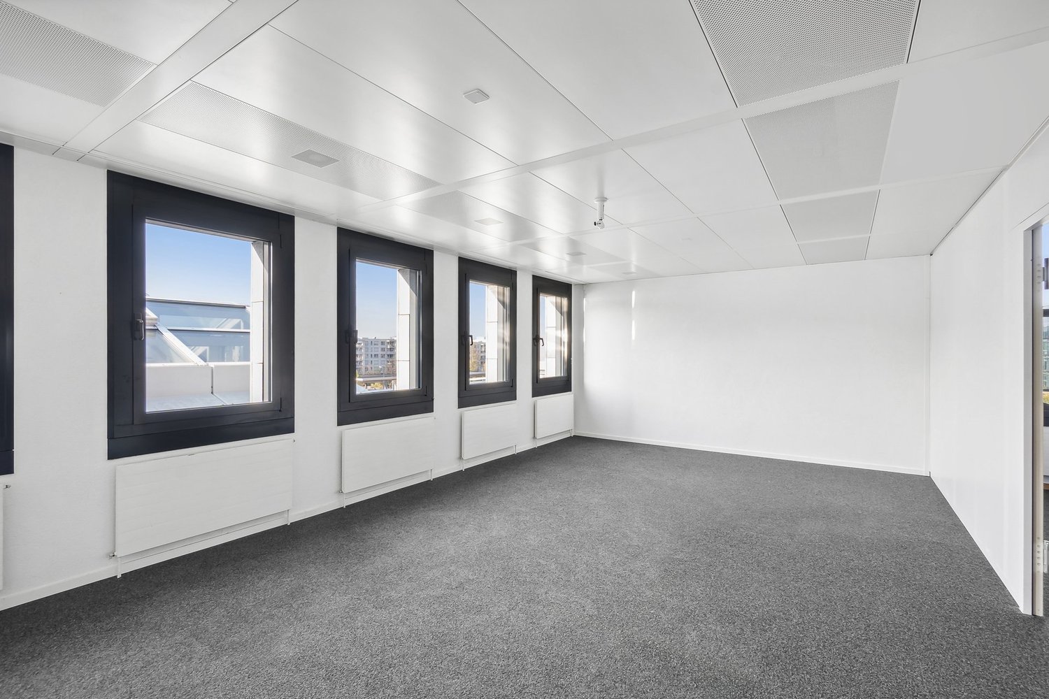 450m² office