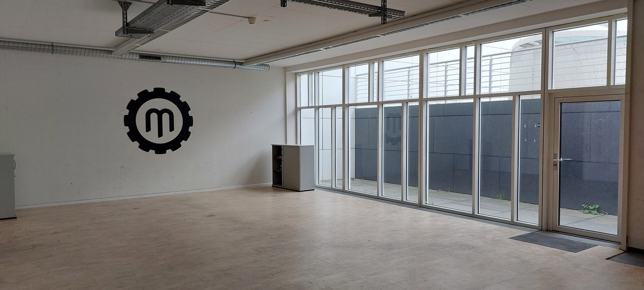 262m² office, photo 3 of 8