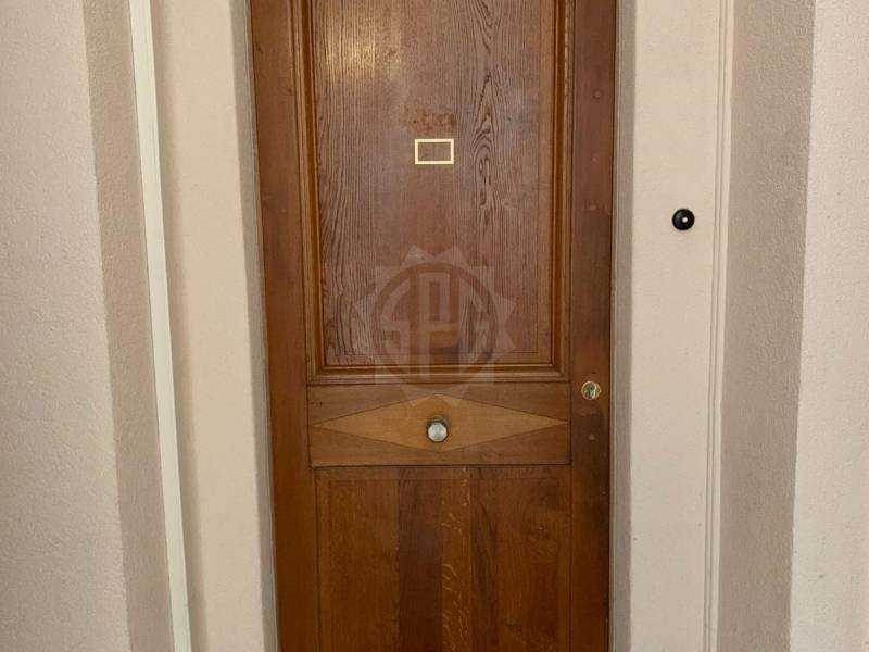 3 ½ Zimmer Wohnung
3.5-Zimmer-Wohnung bestehend aus:
Eingangshalle, Einbauküche und ausgestattet (Dunstabzug, Backofen, Kühlschrank, 4 Glaskeramikkochfelder), Wohnzimmer mit dekorativem Kamin, ein Schlafzimmer, Badezimmer, separate WC.
Miete CHF 3'000.00 + CHF 250.00 Heiz-/Warmwasserpauschale.
- , Foto 7 von 10