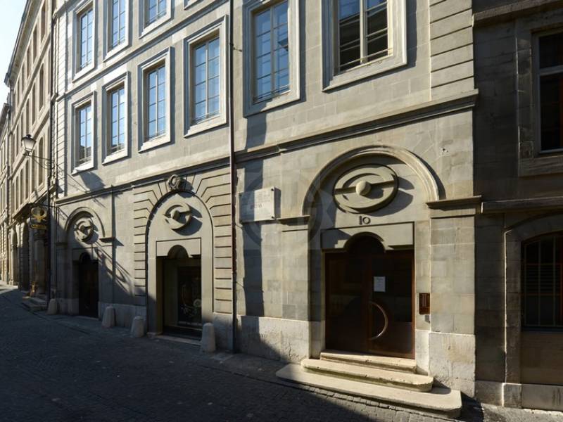 3 ½ Zimmer Wohnung
3.5-Zimmer-Wohnung bestehend aus:
Eingangshalle, Einbauküche und ausgestattet (Dunstabzug, Backofen, Kühlschrank, 4 Glaskeramikkochfelder), Wohnzimmer mit dekorativem Kamin, ein Schlafzimmer, Badezimmer, separate WC.
Miete CHF 3'000.00 + CHF 250.00 Heiz-/Warmwasserpauschale.
- , Foto 2 von 10