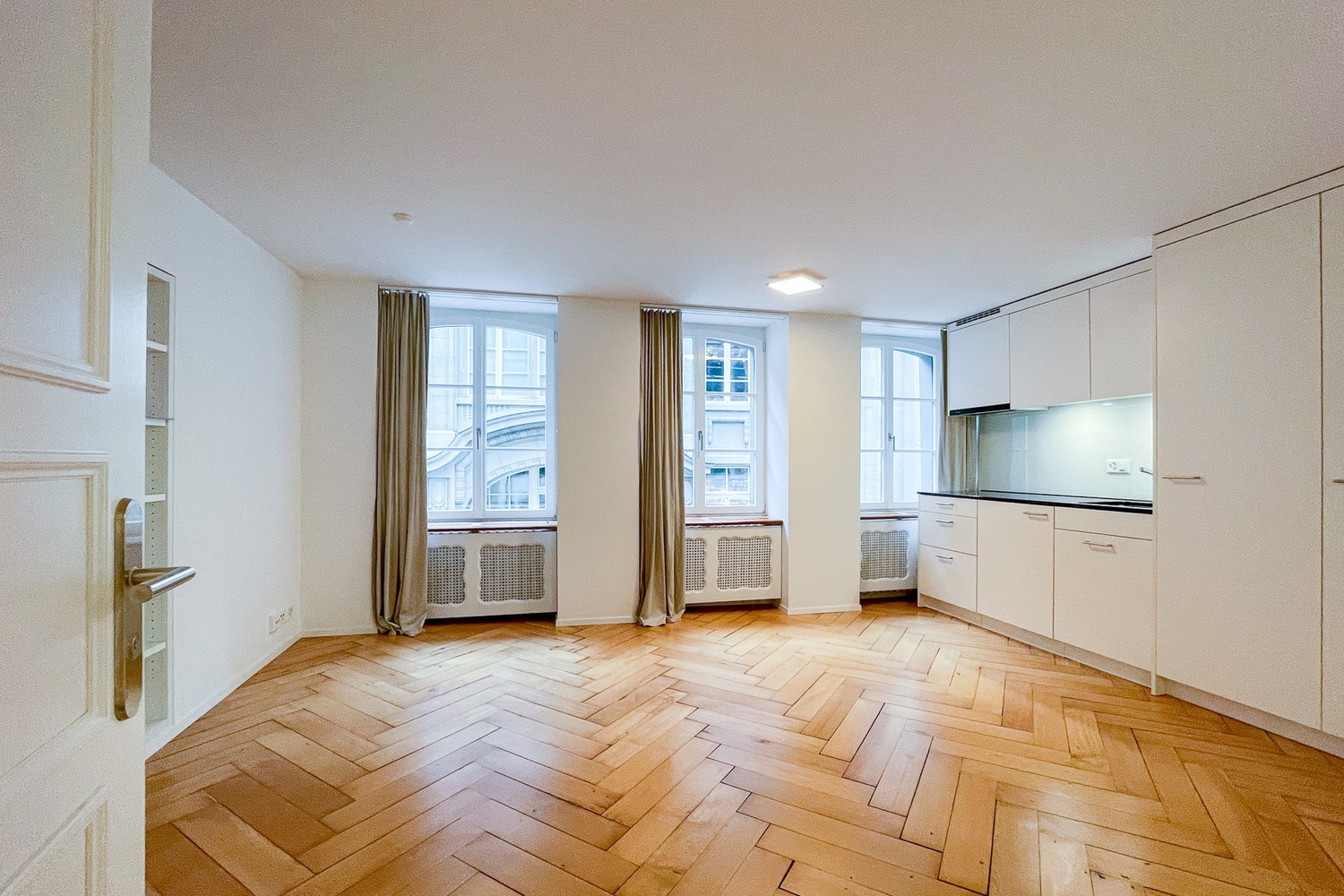 1 room apartment, Foto 1 von 8