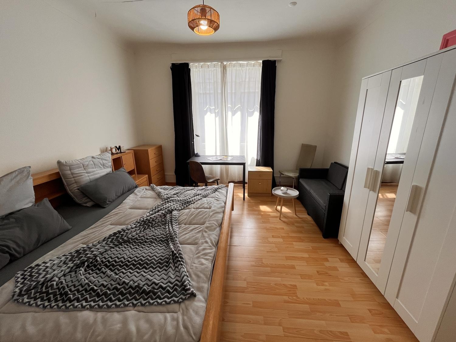 Chambre dans un appartement partagé